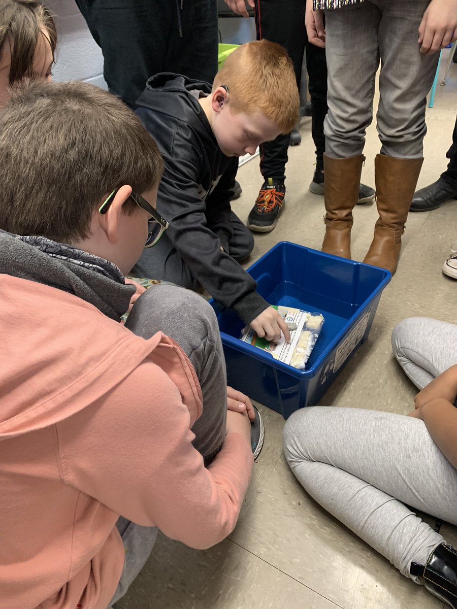 hertel_n's tweet photo. Ss worked with @ClermontSWCD on the scientific method today. They tested whether or not packing peanuts or straws would build a better boat 🚤 . @WestCler #merwinmustangs https://t.co/US2LgHzYq6