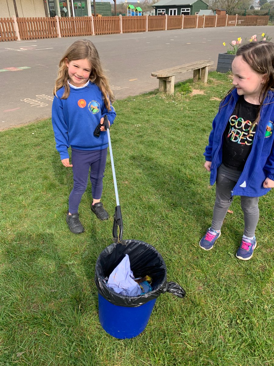 Pennardprimary's tweet photo. Dosbarth Pobbles chose to take part in a school litter pick today to better protect our environment! #walesoutdoorlearningweek
#penncomm https://t.co/zel3zF8ScE