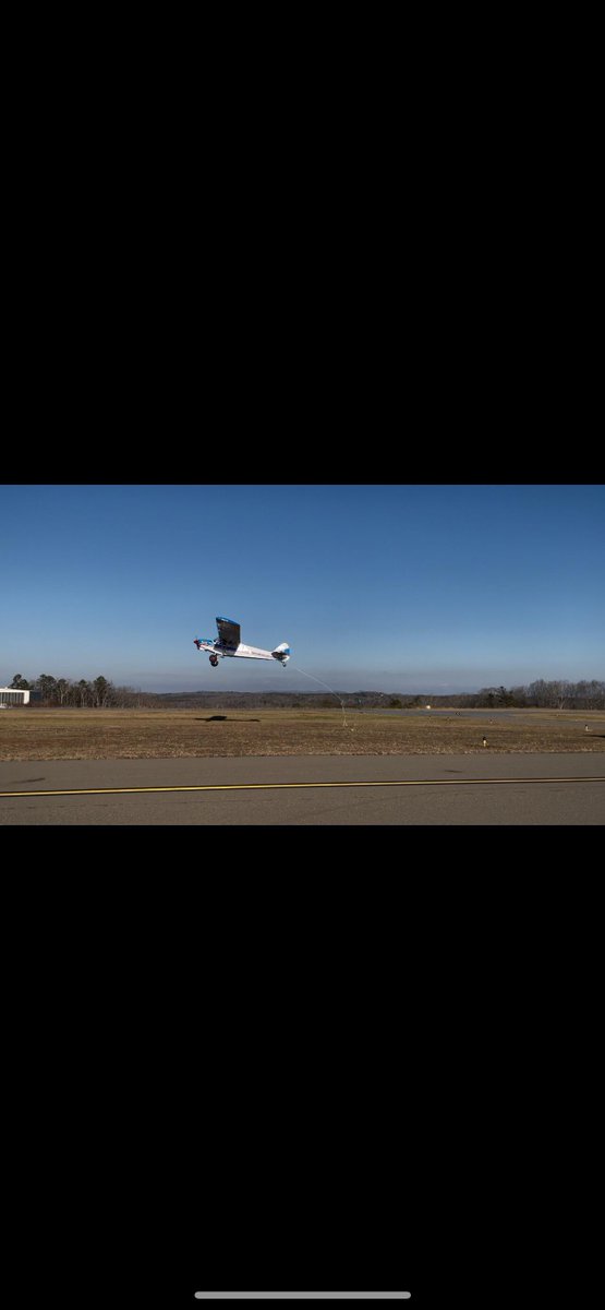 TheSkyWriters's tweet photo. Banner pick up with The Skywriters in Chicago. #bannerpickup #flyingbanner #airplanebannerpickup https://t.co/cYUEWd1MDC
