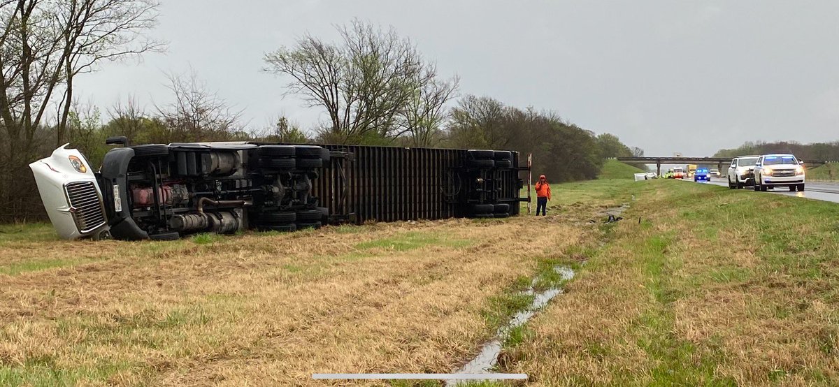 LAStatePolice's tweet photo. **Troop F Traffic Advisory (Monroe area)

Troopers and other first responders are currently on the scene of a crash involving multiple overturned vehicles.  This crash is located on Interstate 20 westbound between Start and Rayville.  Traffic is moving slow in the area. https://t.co/eBh9Y1CUvz