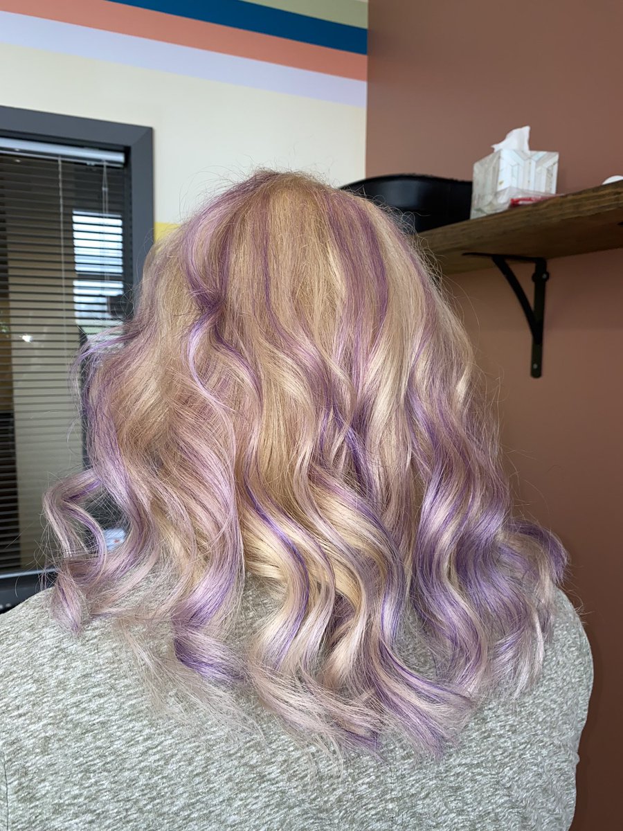 angies6pack's tweet photo. So my daughter just did my hair for me so that I’m Vegas ready. I am in love with this! You’re never too old to be ARMY and have some fun. #PTD_ON_STAGE_LasVegas #PTD_ON_STAGE_LV https://t.co/1O9maclSVx