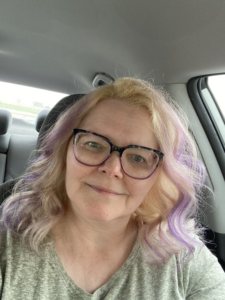 angies6pack's tweet photo. So my daughter just did my hair for me so that I’m Vegas ready. I am in love with this! You’re never too old to be ARMY and have some fun. #PTD_ON_STAGE_LasVegas #PTD_ON_STAGE_LV https://t.co/1O9maclSVx