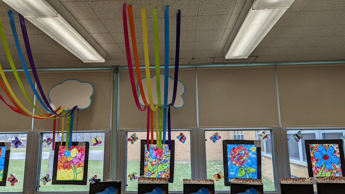 GayheadLibrary's tweet image. The Sheafe Road Library looks AMAZING thanks to my students using TEAMWORK and TIME MANAGEMENT for a  COLLABORATIVE LIBRARY STEAM Challenge. 
Spring has definitely sprung in our Library!!!
Love our space!!! 
@sheaferoadrocks 
@WCSDEmpowers 
@ASchout10