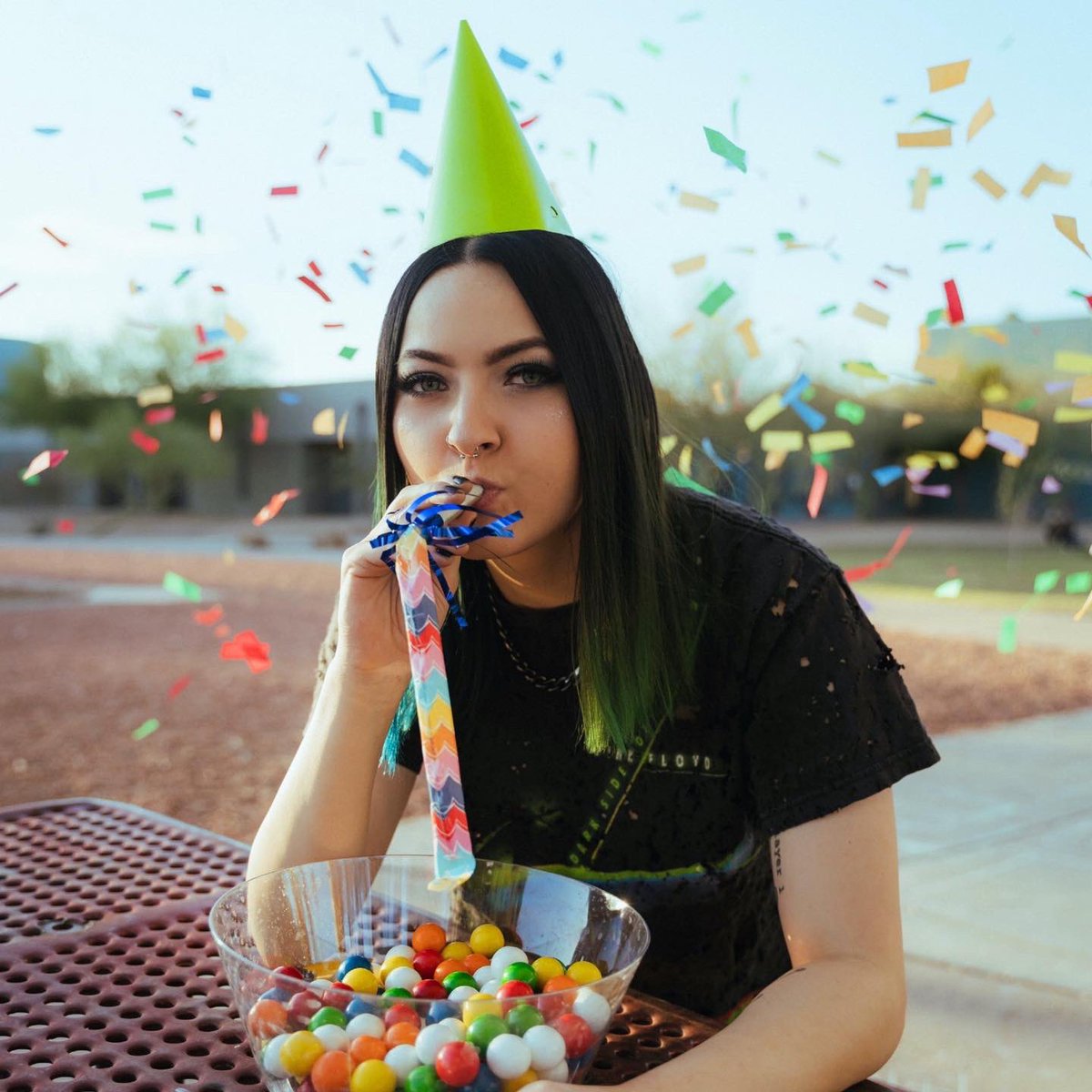 sorryxmusic's tweet photo. SURPRISE 🎉 I hit 100k monthly listeners for the first time ever and I’m so emotional :’) I’m forever grateful for all of you listening 🥳 To celebrate, I’m dropping the single off of my upcoming EP NEXT FRIDAY (4/8) 🍬 DOWN BAD ft. @TIMMYTITUS 

Pre-save: https://t.co/2cUn5c0B20 https://t.co/lqGRg520qR