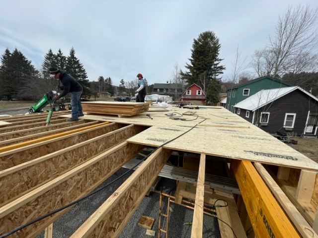 RoundtreeConst1's tweet photo. Here's this week's update on what is going on in Schroon Lake, NY

Architect: Balzer &amp; Tuck Architecture 
#SchroonLake #lakehome #adirondackhome #ADK #ADKhome #newconstruction #newbuild  #adirondacks https://t.co/mVdzfDHBQU