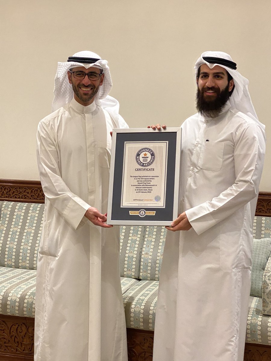 Essabouresly's tweet photo. بحضور الشيخ نواف السعود الصباح الرئيس التنفيذي KPC لفريق 
(K-Flag Team) الساده علي البيرمي ( بوحسن ) وفؤاد قبازرد ( بورضا ) و يوسف الشطي وشباب الفريق بعد أن سجل إنجازاً في موسوعة «غينيس» برفع علم الكويت الأكبر في العالم https://t.co/3XflXmqdVt