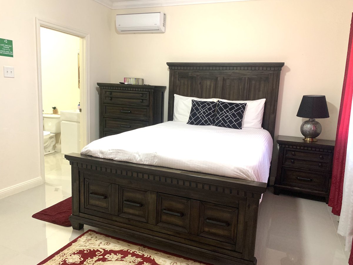 JavaBookings's tweet image. Available for Easter Bookings. DM
3 minutes from Pearly Beach. Approximately 10 minutes from town Center. 
2 Bedrooms , 2 1/2 Bathrooms, Open Concept Living Room &amp;amp; Kitchen, Swimming Pool. #JavaBookings