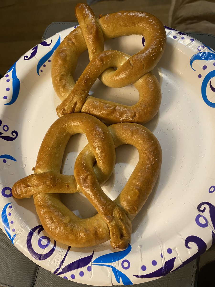 GooSabresBills's tweet photo. When you need to go to the grocery store but you're already in your pjs, so you're looking through odds & ends in your fridgeβ¦pop a few of these bad boys in the microwave. Voila! Dinner. Follow me for more recipes. πππ»ββοΈ #singlelife #hatecooking https://t.co/EwCS2bMikP