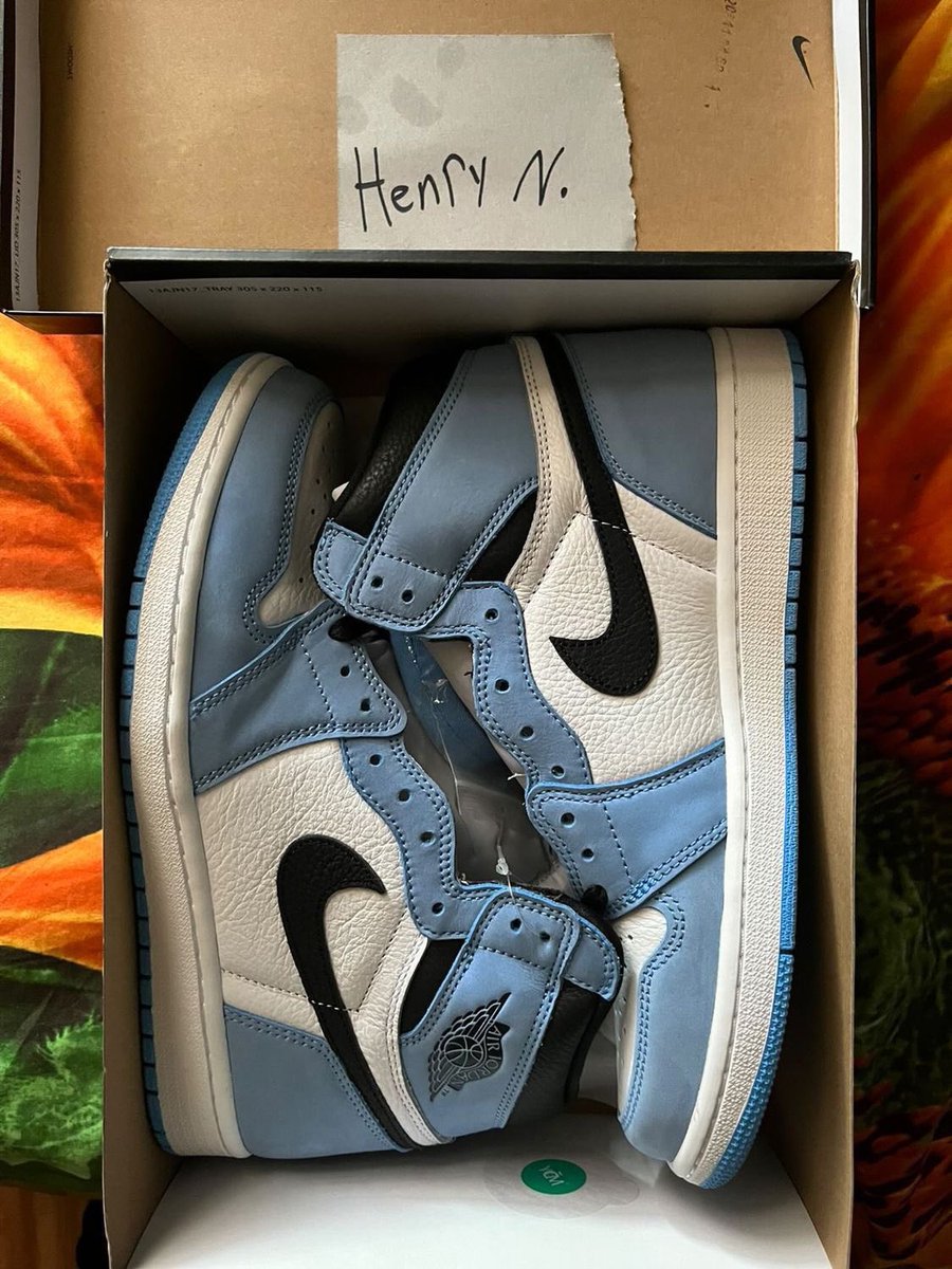 Henrysneak's tweet photo. Jordan 1 university blue size 10 DS $390 shipped 70+ references on IG . @GlassCityKicks https://t.co/OcMS9TEjiN