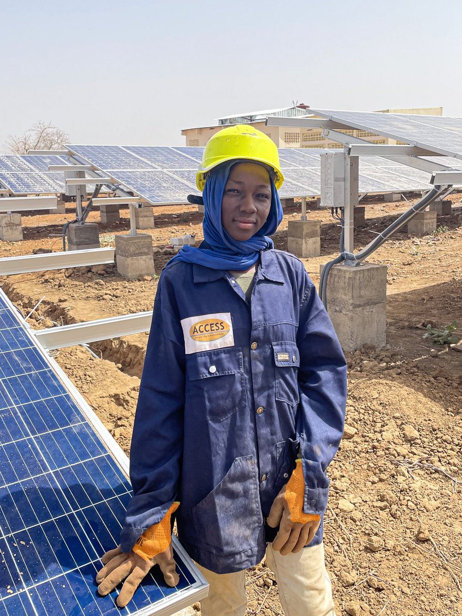 itogolanyetaa's tweet photo. Des installations solaires pour offrir des alternatives à #immigration irrégulière, booster #développement local et donner des opportunités aux jeunes de réaliser leurs rêves auprès des leurs. 6 centrales PV dans la Région de #Kayes réalisées par #ACCESS pour #AMADER, fonds @BM https://t.co/tMc9JU3f1j