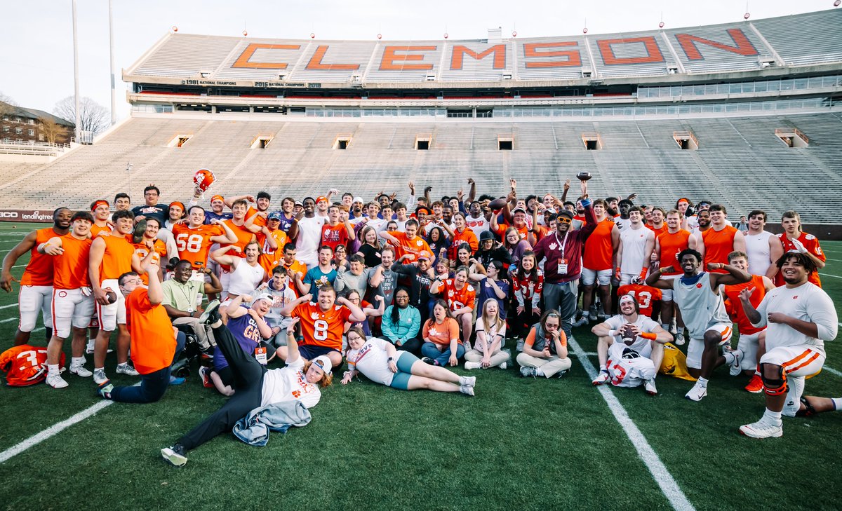 ClemsonFB's tweet photo. Pure joy 😄

Nothing like having @clemsonlife1 join us for a day in The Valley 🧡 https://t.co/Yh2HX4yvkJ