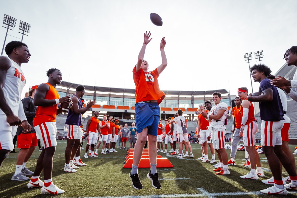ClemsonFB's tweet photo. Pure joy 😄

Nothing like having @clemsonlife1 join us for a day in The Valley 🧡 https://t.co/Yh2HX4yvkJ