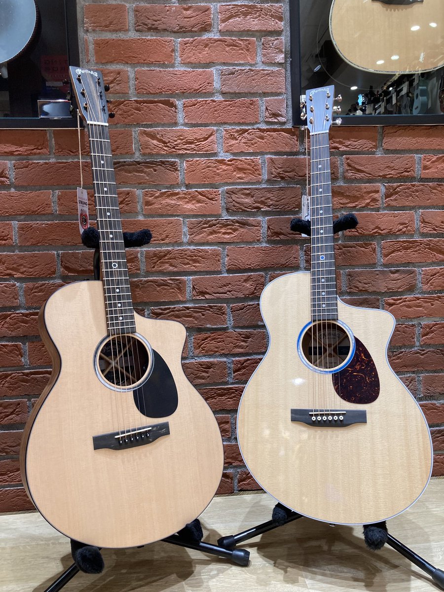 heartmanguitars's tweet photo. 【HMG Martin NEWS】　
SCブラザーズ！
これまでの概念を覆す高い演奏性能で発売以来、人気のSC-13Eですが、この度バリエーションが拡張！ニューカマー　SC-10Eが入荷です！
サテンフィニッシュ仕上げの感触も良いですね！
是非、弾き比べてみてください！

※近日中webアップ予定

#SC #SC10E #SC13E https://t.co/R7nrXwRQx9
