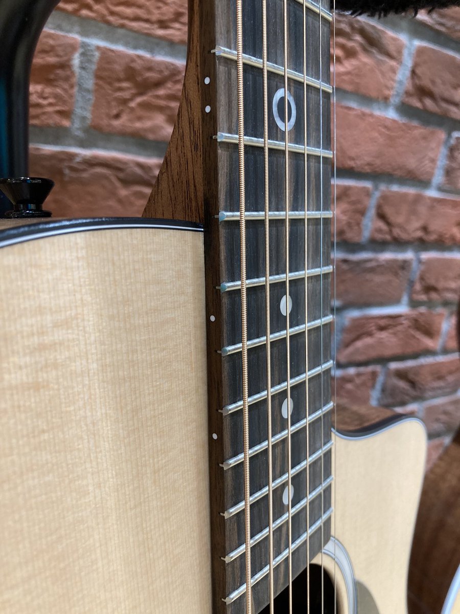 heartmanguitars's tweet photo. 【HMG Martin NEWS】　
SCブラザーズ！
これまでの概念を覆す高い演奏性能で発売以来、人気のSC-13Eですが、この度バリエーションが拡張！ニューカマー　SC-10Eが入荷です！
サテンフィニッシュ仕上げの感触も良いですね！
是非、弾き比べてみてください！

※近日中webアップ予定

#SC #SC10E #SC13E https://t.co/R7nrXwRQx9