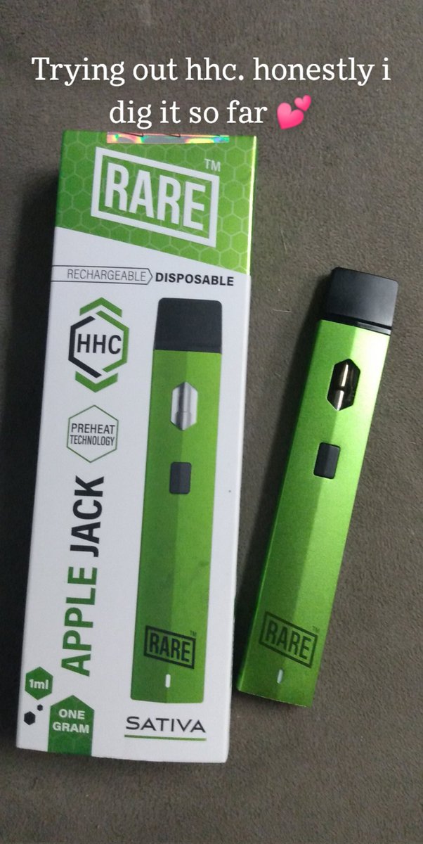 DOCMCPUFFINS420's tweet photo. HumpDay Vibes..π±π₯π¨π
Trying out an HHC pen!! The flavor is Apple Jack and it tastes just like the cereal π
Also puffing on a bowl of typical delta 9 buds. It's got a fruity taste to it π₯°
#Mmemberville #HHC #HumpDay #StonerFam #Raredelta8 #clipper #CannabisCommunity https://t.co/hmdvZDnfX2