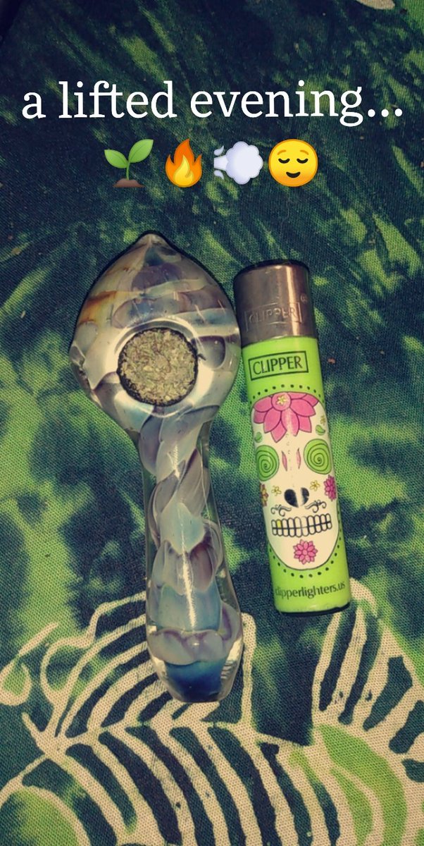 DOCMCPUFFINS420's tweet photo. HumpDay Vibes..π±π₯π¨π
Trying out an HHC pen!! The flavor is Apple Jack and it tastes just like the cereal π
Also puffing on a bowl of typical delta 9 buds. It's got a fruity taste to it π₯°
#Mmemberville #HHC #HumpDay #StonerFam #Raredelta8 #clipper #CannabisCommunity https://t.co/hmdvZDnfX2
