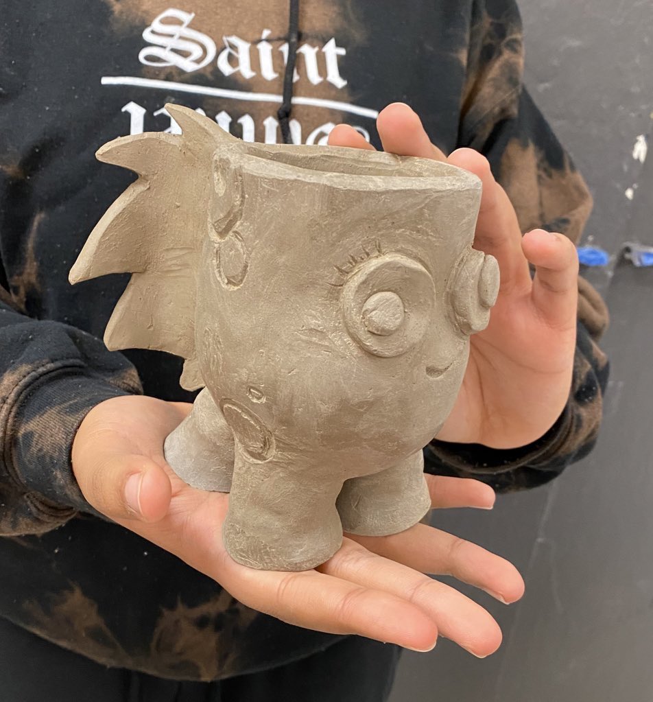 ddhanisch's tweet photo. “Mugging” for the camera. #pinchpots #formandfunction #carve #applique #potterypeeps #mudpuppies #practicemakesimprovement #bebrave #beginningpottery #ops_burke https://t.co/K7jtoqKfhg