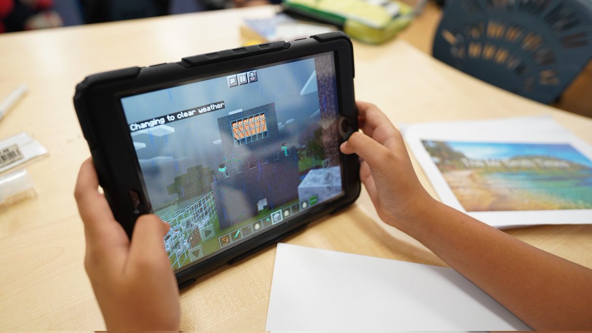 davidleeedtech's tweet photo. @seansmithedu's G5 students are now working on the Minecraft worlds! They are trying to replicate the #fantasyworld they created for their fantasy #writing project.
#elachat #pblchat #pbl #projectbased #ngsschat #ngss #stem #stemed #steamchat #steamed #stemchat https://t.co/1QkZSrtJju