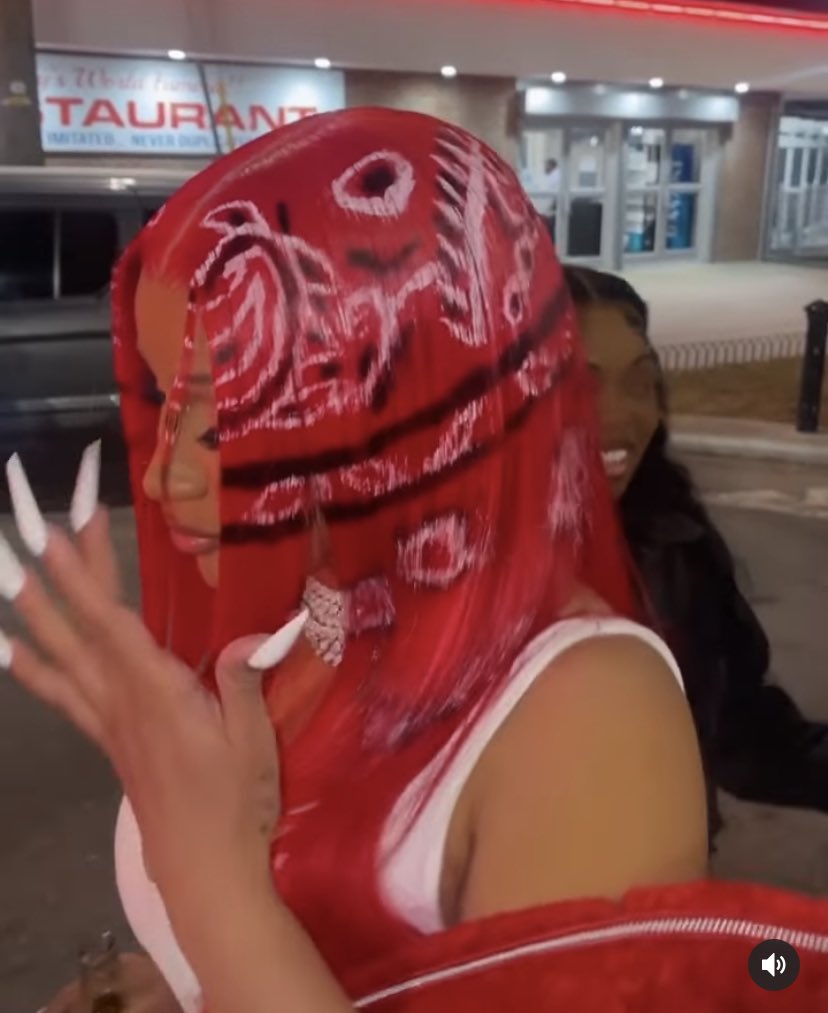 IamShainaJaye's tweet photo. Cardi’s new hair!????? Oh my fuck https://t.co/5XsPTYdTWG