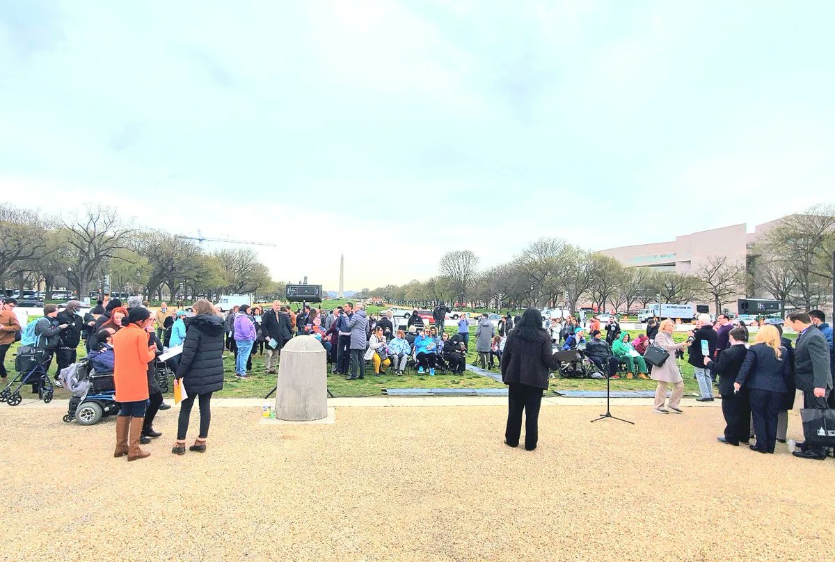 guamddcouncil's tweet photo. For #DPS2022, dozens of supporters, including @AyannaPressley &amp; @SenSherrodBrown, rallied in front of the Capitol to speak about the importance of investments in community living &amp; other matters that are important to people w/ disabilities. Lots of positive energy! (1/3)

@NACDD https://t.co/hP6wlSiVXM