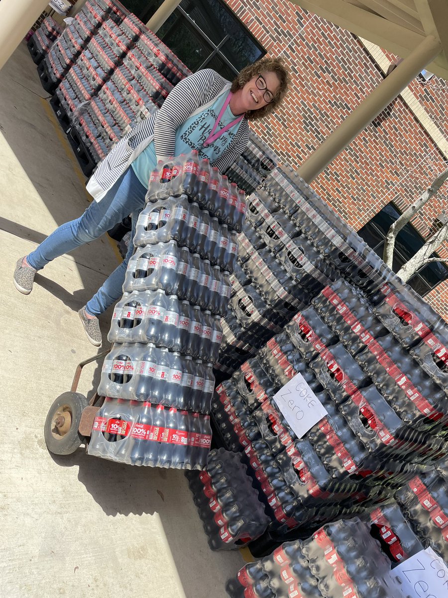 CSIFelder's tweet photo. Our 2-6th grade GT students sold and loaded OVER 1,000 cases of @CocaCola products for our annual fundraiser. Many thanks to all the parents and and students who came to help! @BrenhamISD @AltonElementary https://t.co/GlSXu4RDZJ
