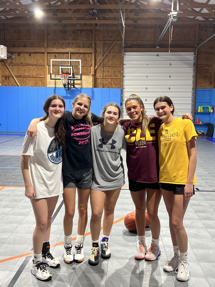 valadezja's tweet photo. Back in the lab on Wednesday nights. 🧪🥼🏀 ⁦@marisansummer⁩ ⁦@brynnbondar⁩ ⁦@IsabellaPolinko⁩ ⁦@janeritt3⁩ ⁦@nataliessantoro⁩ ⁦@ShoregalsBBall⁩ ⁦@basketballavon1⁩ https://t.co/XgRR5ZKpaH