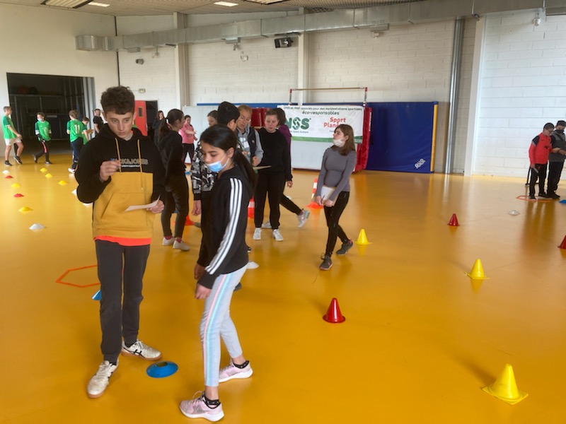 Ppal_Clg_Aubrac's tweet photo. Un après-midi #SportsPartagés au Clg Aubrac ds le cadre de @UNSS. Pour les élèves du district, le partage d'un moment privilégié autour de la pratique sportive, de la réussite de chacun et d’un apprentissage du mieux vivre ensemble . 
BRAVO À TOUS LES PARTICIPANTS ET ENCADRANTS ! https://t.co/8uXspoLLtt