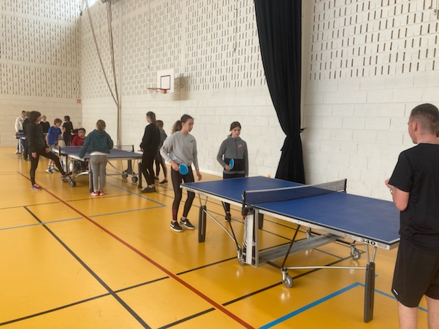 Ppal_Clg_Aubrac's tweet photo. Un après-midi #SportsPartagés au Clg Aubrac ds le cadre de @UNSS. Pour les élèves du district, le partage d'un moment privilégié autour de la pratique sportive, de la réussite de chacun et d’un apprentissage du mieux vivre ensemble . 
BRAVO À TOUS LES PARTICIPANTS ET ENCADRANTS ! https://t.co/8uXspoLLtt