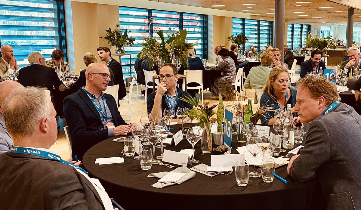 Emile_Langerak's tweet photo. Vandaag was het zover: het @nlgroeit event voor mentoren &amp; partners met Koninklijk bezoek.

Mooi wat ‘n impact de events en mentoring in de afgelopen 6 jaar hebben gehad. Daar dragen we als Ondernemerschap Academy en partner van nlgroeit ook in de komende jaren met trots aan bij! https://t.co/FDqRKucAN8
