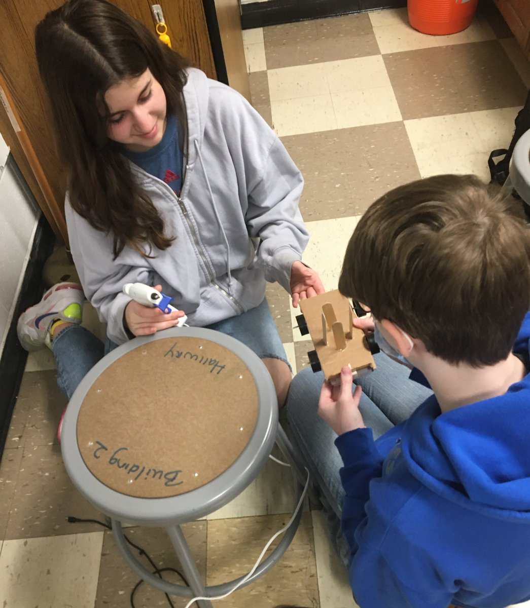mrsgreenscience's tweet photo. Day 1 and 2 of the Egg Collision Car Project had students brainstorming, researching, and building their prototypes of a vehicle designed for passenger safety. Ss will be testing their vehicles in just a few days. #VMSOneRoar @vms_principal @NorthwestRISD https://t.co/yNN7qv5Bqk