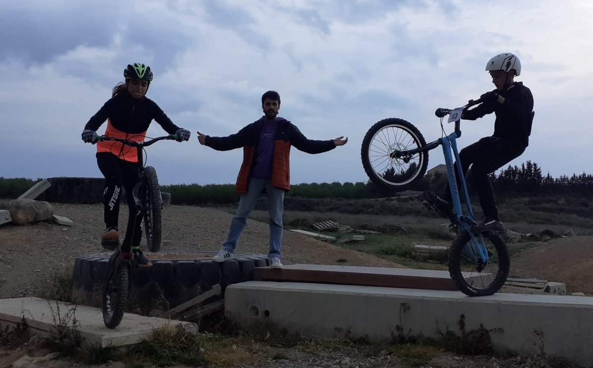 West_trialbici's tweet photo. Estem molt agraïts a @AjuntTorrelameu per deixar-nos entrenar a les seves instal·lacions👏👏, primer entrenament dels nostres petits. #torrelameu #lleida #ciclismelleida https://t.co/aUcdTPpabL