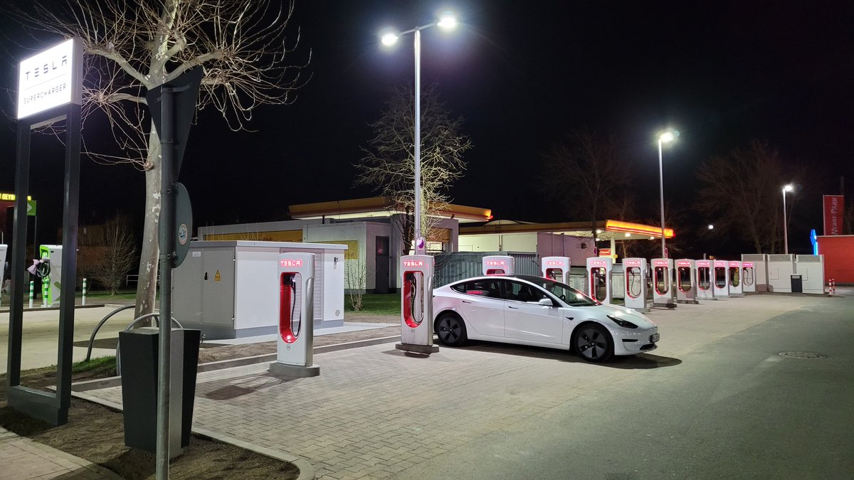 #Supercharger in #BadOeynhausen eröffnet.
12 x 250 kW
#Tesla