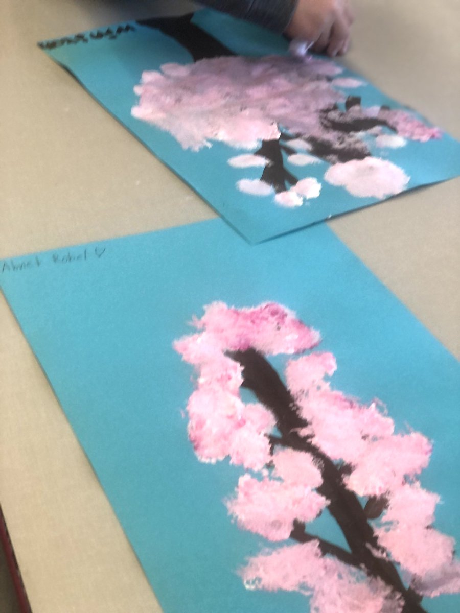 1st graders are appreciating the beauty of the Cherry Blossoms! <a href="/APS_ATS/">Arlington Traditional School (ATS)</a> <a href="/APSArts/">APS Arts Education</a> <a href="/MsHStocking/">Heather Stocking</a>