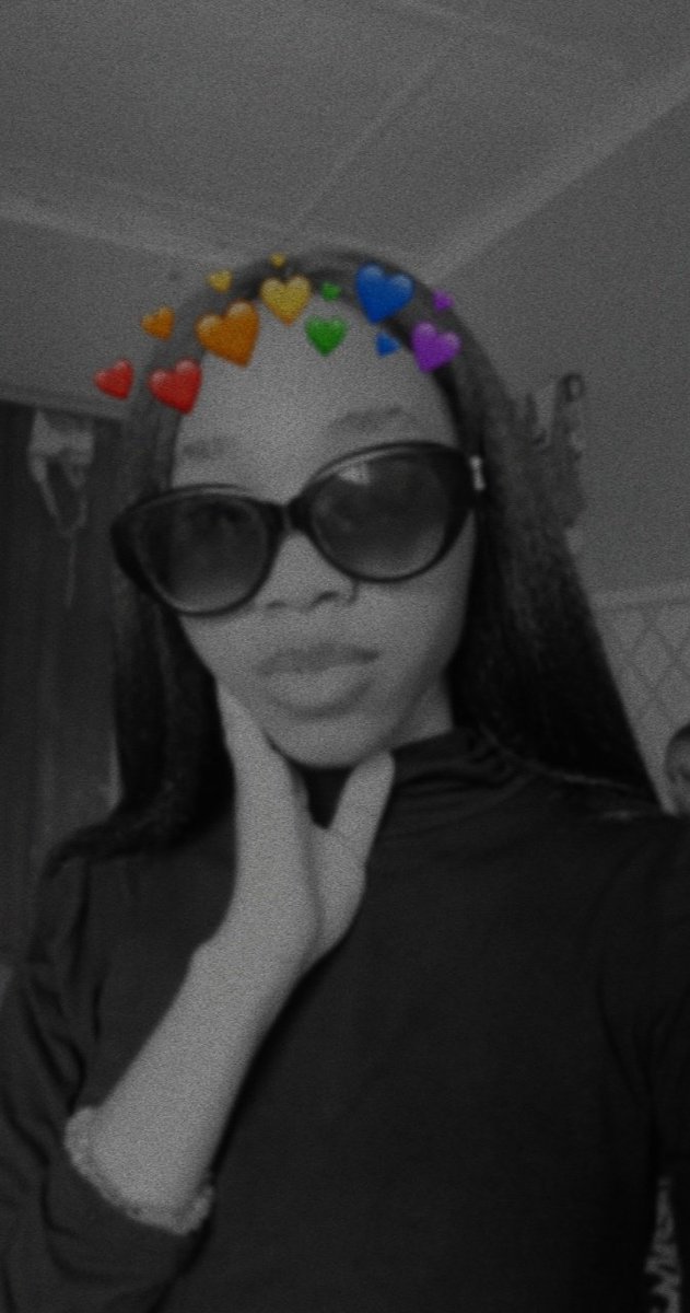 RayMinaj20's tweet photo. The most beautiful things in life are just not things, they're people and places, memories and pictures. They are feelings, moment,smiles and laughter🖤 https://t.co/DeMxk8Nzaa