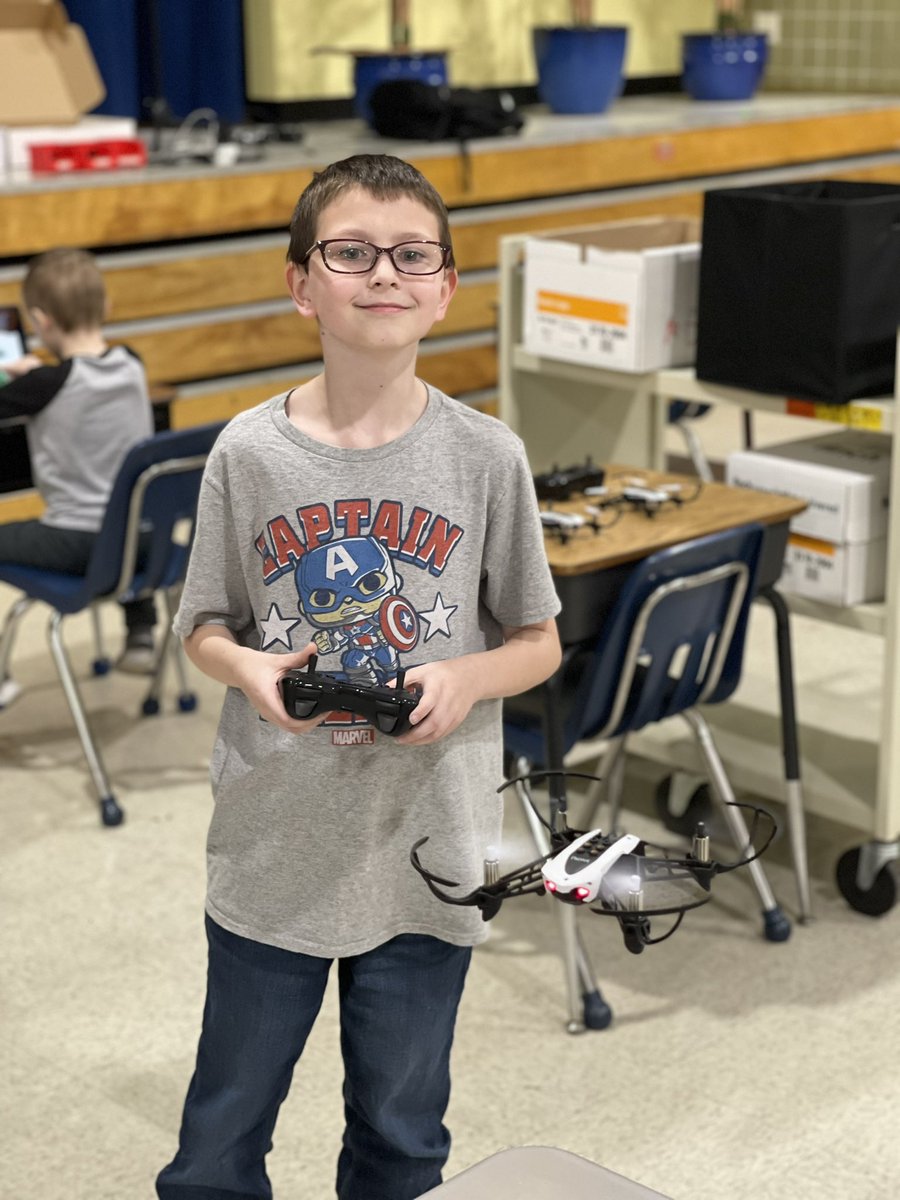 DrBrianCook's tweet photo. Today started another session of #EduDrones at @PocomokeMiddle for #PocomokeScholars! #PilotsInTraining #NewPilots https://t.co/ixVOWm9r68