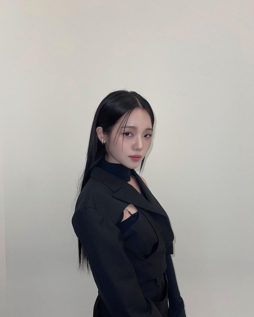 iPatJisun's tweet photo. #지선 #JISUN #FROMIS_9 #프로미스나인 https://t.co/dhjxyvYal5