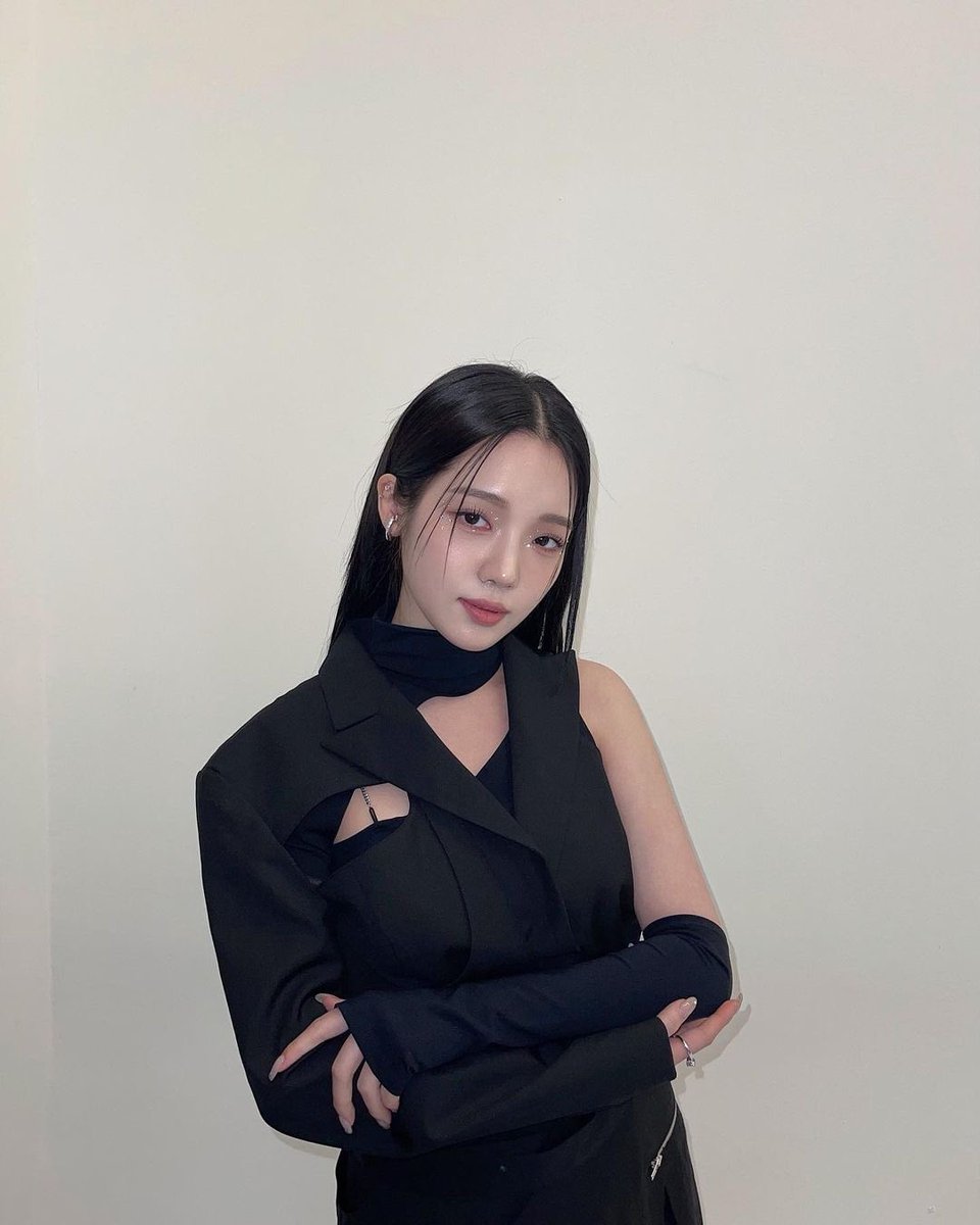 iPatJisun's tweet photo. #지선 #JISUN #FROMIS_9 #프로미스나인 https://t.co/dhjxyvYal5