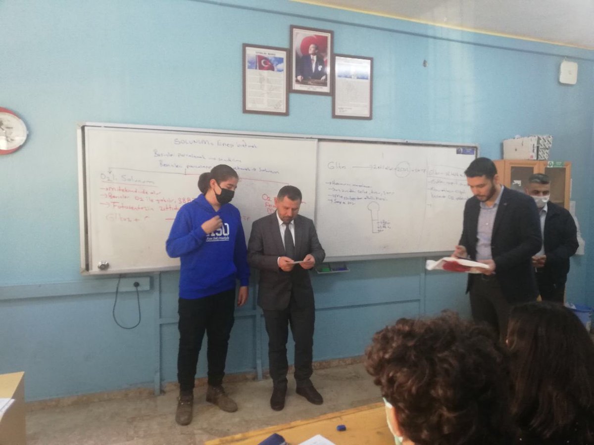 “Hz.Muhammed’in (s.a.v) Hayatı” konulu Gençlik Bilgi Yarışmasında okulumuz 8-A sınıfı öğrencisi Hüseyin Ahmet Atasoy İL BİRİNCİSİ olmuştur.Okulumuzu ziyaret eden İl Müftümüz Sayın Enver Türkmen,öğrencimize ödülünü bizzat kendisi takdim etti.<a href="/BurdurilMEM/">Burdur İl Milli Eğitim Müdürlüğü</a> <a href="/bucakmem/">Bucak İlçe Milli Eğitim Müdürlüğü</a> @Burdurmuftulugu