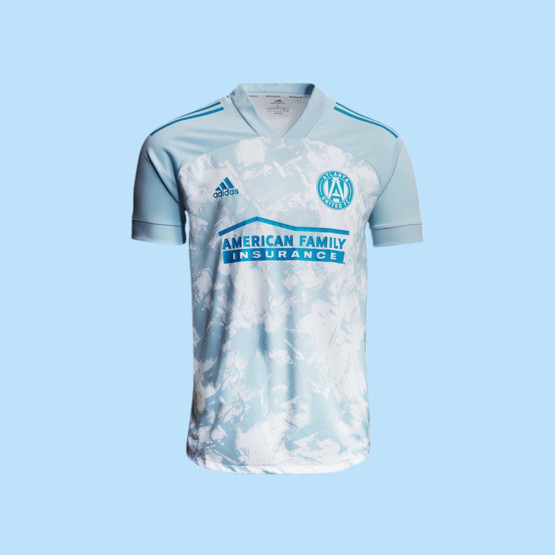 latinheat's tweet photo. Also, giving away this kit tonight LIVE on #KellyAndFriends! 

Because @thekellyfrances can’t stop me. 

Anyways, gotta be in the chat and subscribed to the YouTube channel to be eligible to win. #ATLUTD 

LINK: https://t.co/0Arj5zaCMd https://t.co/NWAw8I9ie7