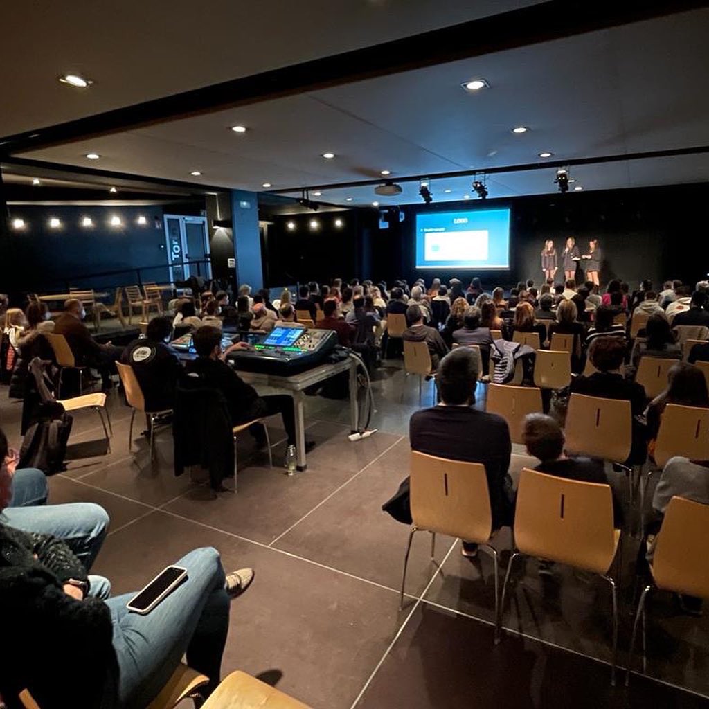 EpiaOlot's tweet photo. ORGULLOSOS DEL NOSTRE ALUMNAT ! 2a part de les presentacions dels projectes en anglès,  d’emprenedoria social de 3r d’ESO: projectes per canviar el món !
Gràcies famílies per la vostra participació i confiança 
@escolapiacat 
#esoolot https://t.co/SLELcUF4dm