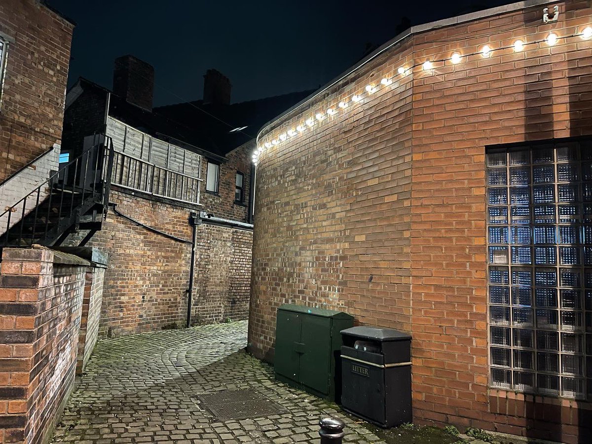 AltyMatters's tweet photo. THE CAUSEWAY #Altrincham ♥️ new lights have been put up for making Altrincham more safe thanks to @AltrinchamBID so no more dark alleyway remember love where you live ♥️ https://t.co/SWEiQbXA9z
