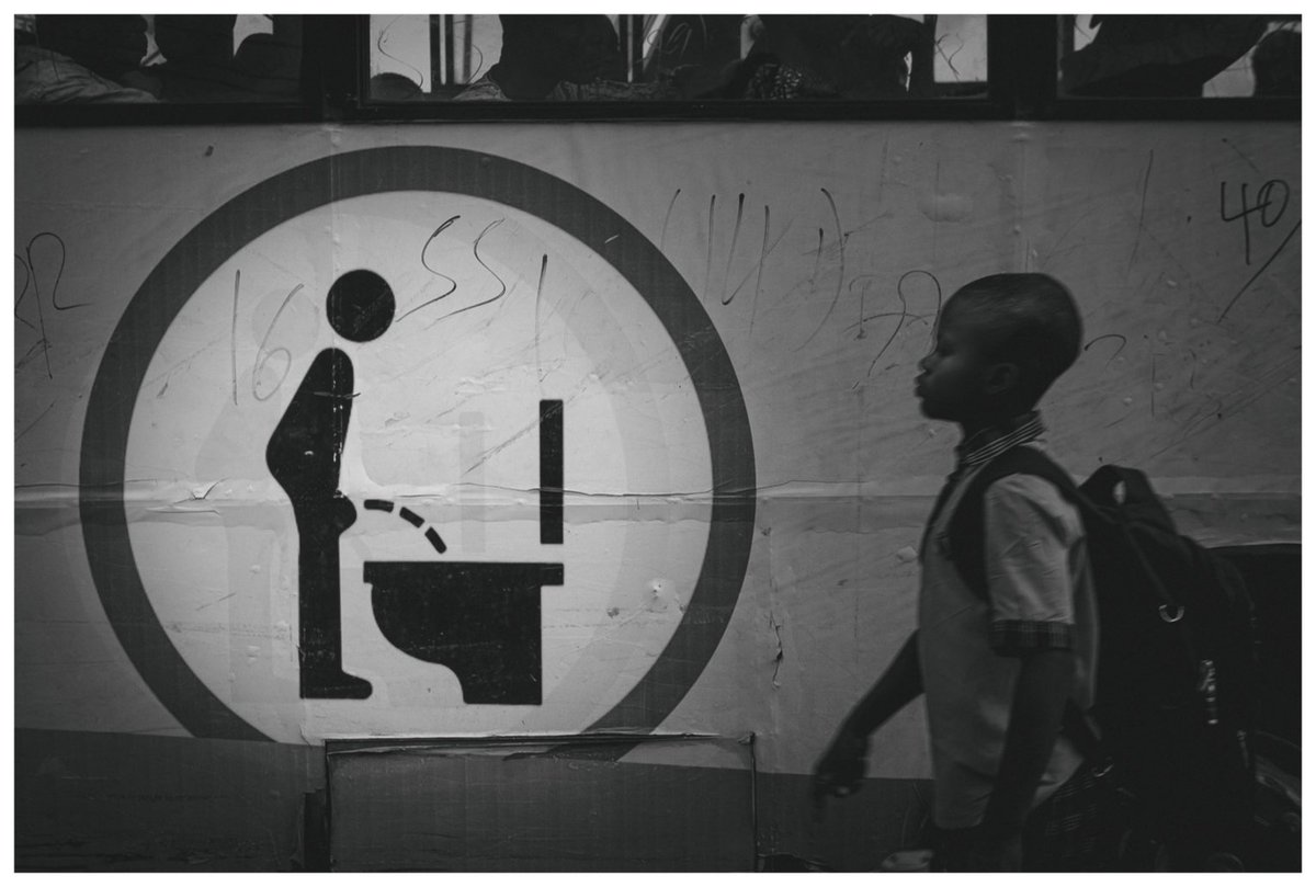 FearlessLagos's tweet photo. 'piss off!'

fearless lagos,
2022.

#fearlesslagos #streetphotography #everydayafrica #lagos https://t.co/rpDsJSj7no