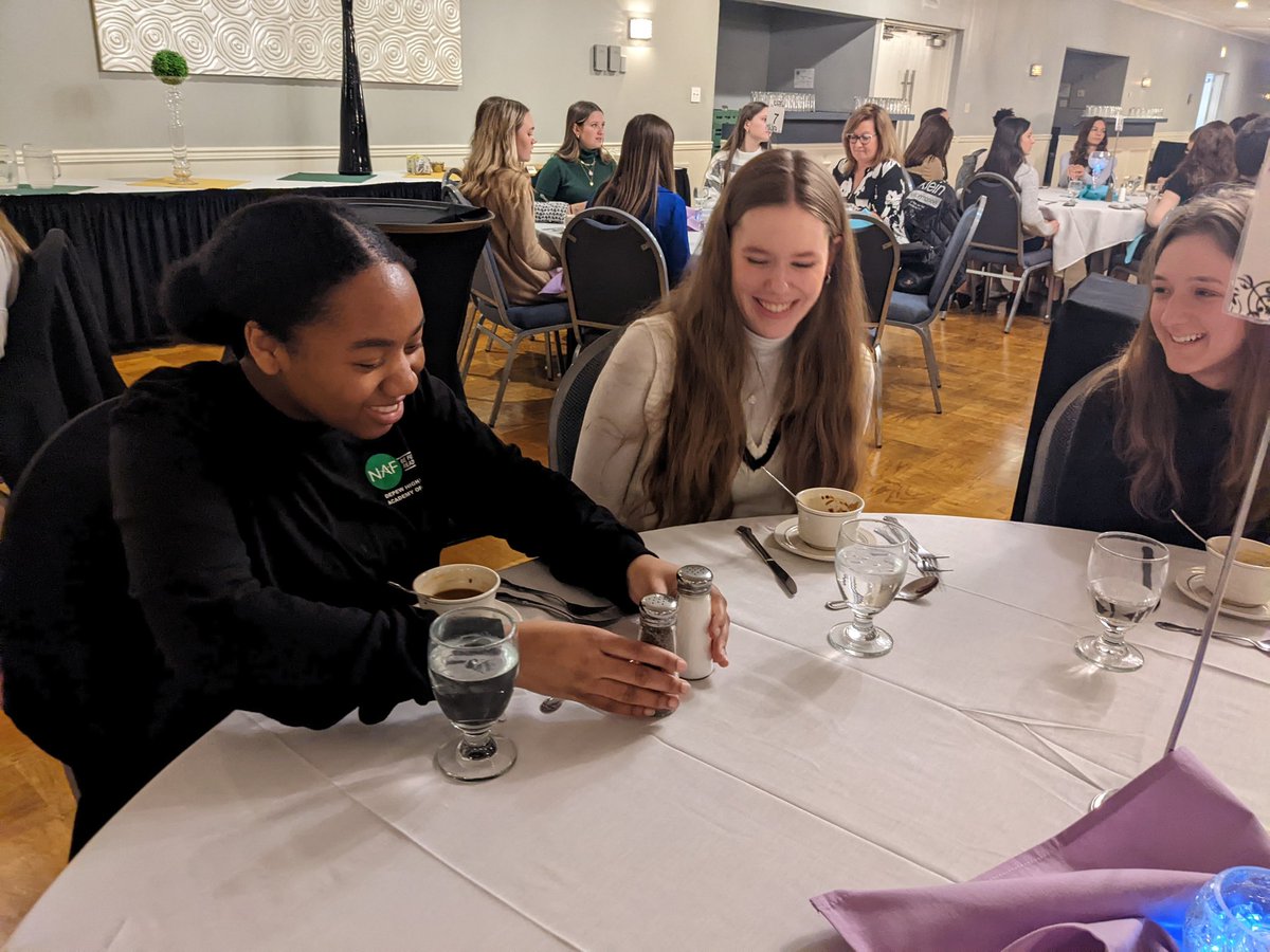 DHS_AOF's tweet photo. @DepewSchools @NAFCareerAcads students attended "Marketing Me" today. Students learned dining etiquette, interview skills, the 4 A's of professionalism &amp; more! TY to our presenter Denise Harris, Director of the Career Center @buffalostate &amp; to NFIEC for sponsoring this event! https://t.co/VKVgYZqsPv