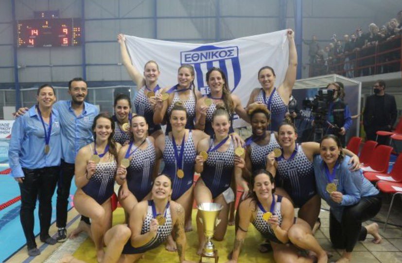 dariodigennaro's tweet photo. 🤽♀️ #Pallanuoto #LenTrophy
Le greche dell’#EthnikosPireo hanno battuto 14-9 le ungheresi del #Dunaujvaros nella finale di ritorno del #LenTrophy (andata 12-8)
Tre reti anche per Carolina #Ioannou, napoletana di padre greco da poco acquisita dalla nazionale ellenica https://t.co/TWissOuTyB
