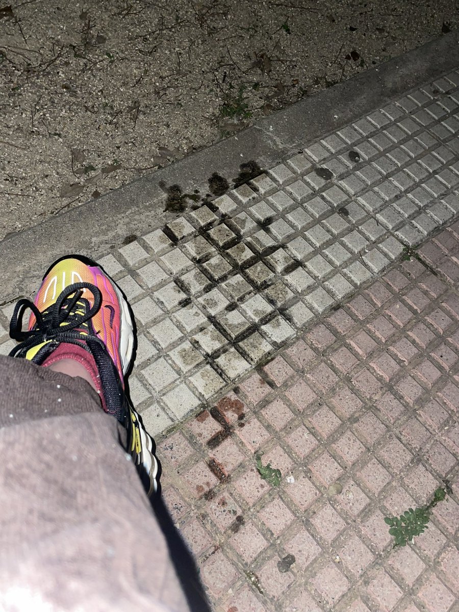 whereisleto's tweet photo. cuando fumo un cigarro escupo todo esto es normal? https://t.co/SeG6m93wRA