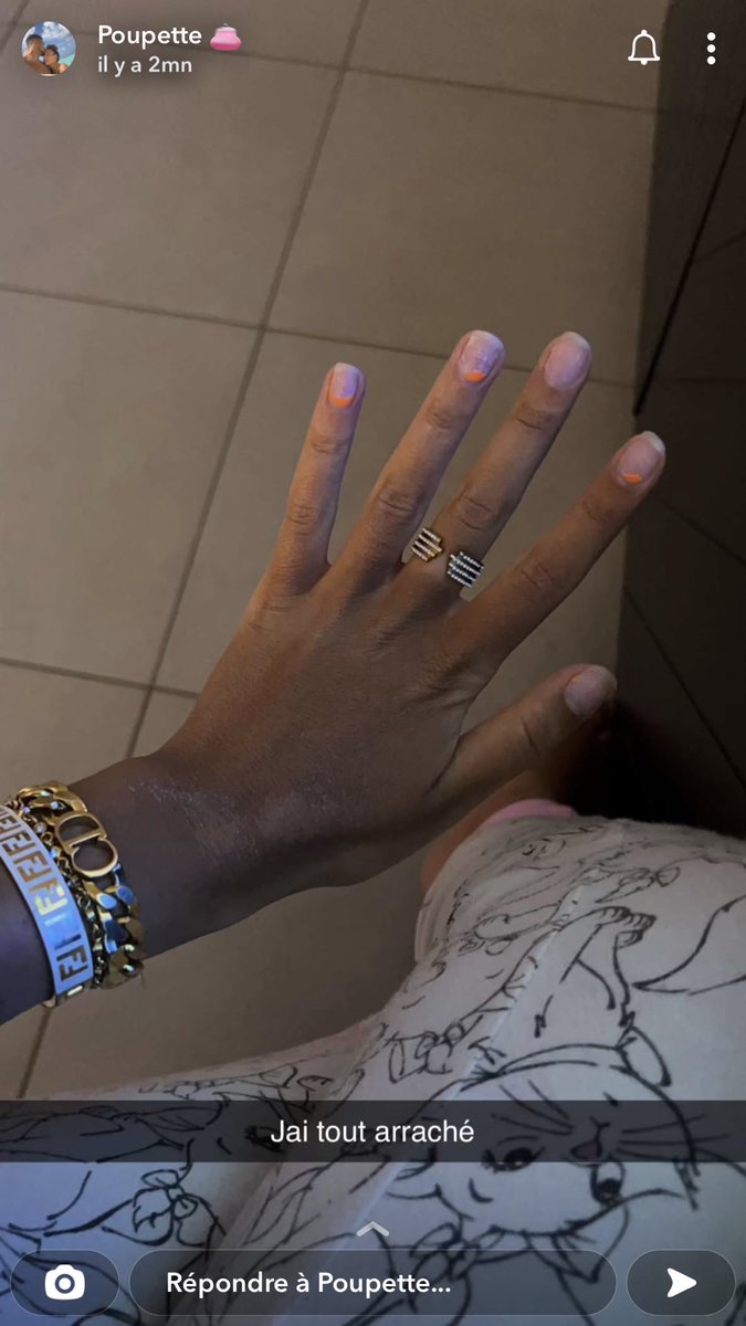 Hanine343434's tweet photo. Oh lala ça va c des ongles la couz tfssn c ramadan dans deux jours fallais bien les enlever #poupettekenza https://t.co/a4QVUHphed