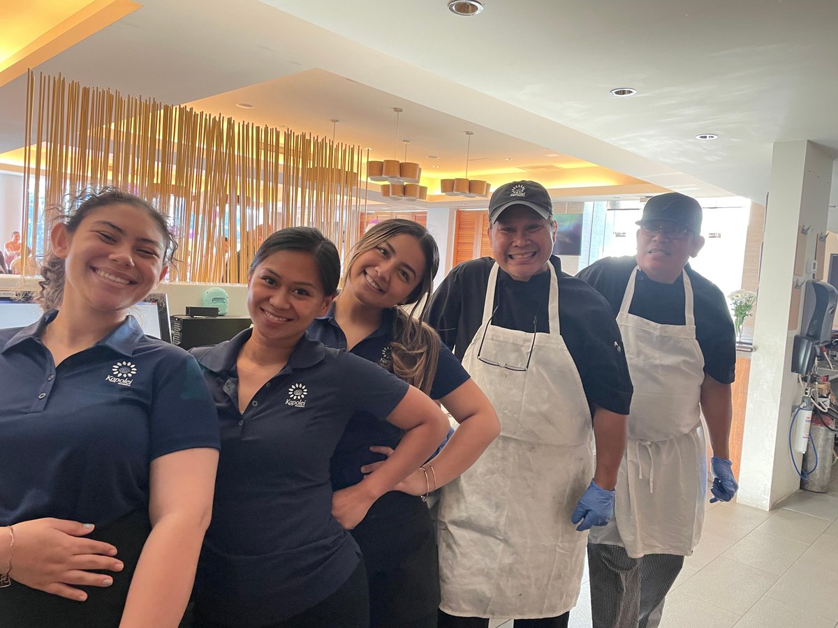 GolfAtKapolei's tweet photo. Seeing beautiful smiles amongst the staff with masks mandates lifted!
#golfkapolei #hawaiigolf #golfhawaii https://t.co/riYFwDBsXd