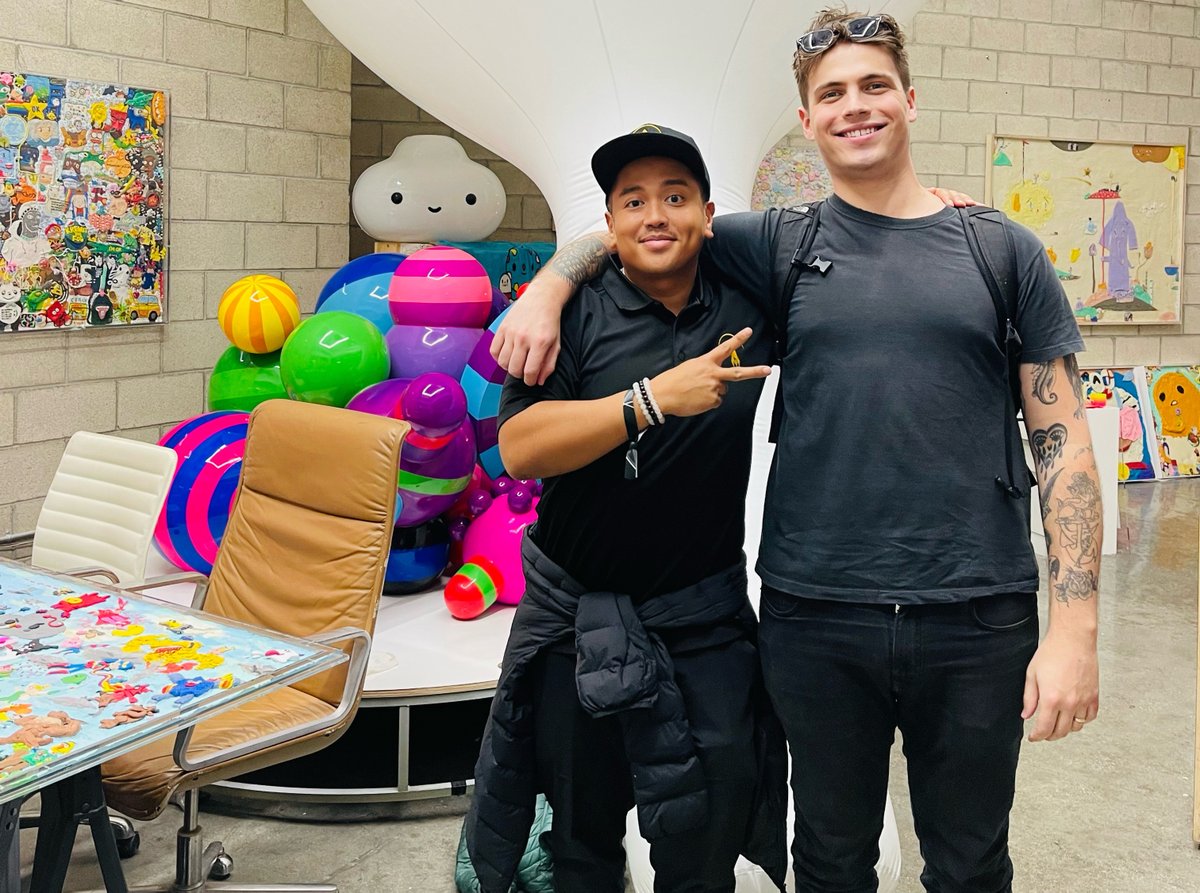 Muskgold's tweet photo. Shoutout to Astronaut @rembrandtflores representing with his $MUSK shirt & hat on the red carpets and all the events at #NFTLA - looking sharp π #MuskYou
#MuskGold @8Commas #ALTSEASON $ETH $BTC https://t.co/MDGZA9kies