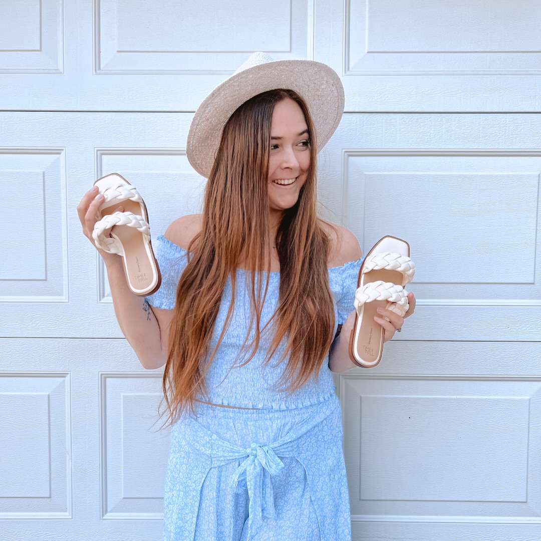 You can do anything with the right pair of shoes! Click below to see the latest spring shoe trends that serenaajoyce shared on our Style Blog. platoscloset.com/blog/shoe-tren…