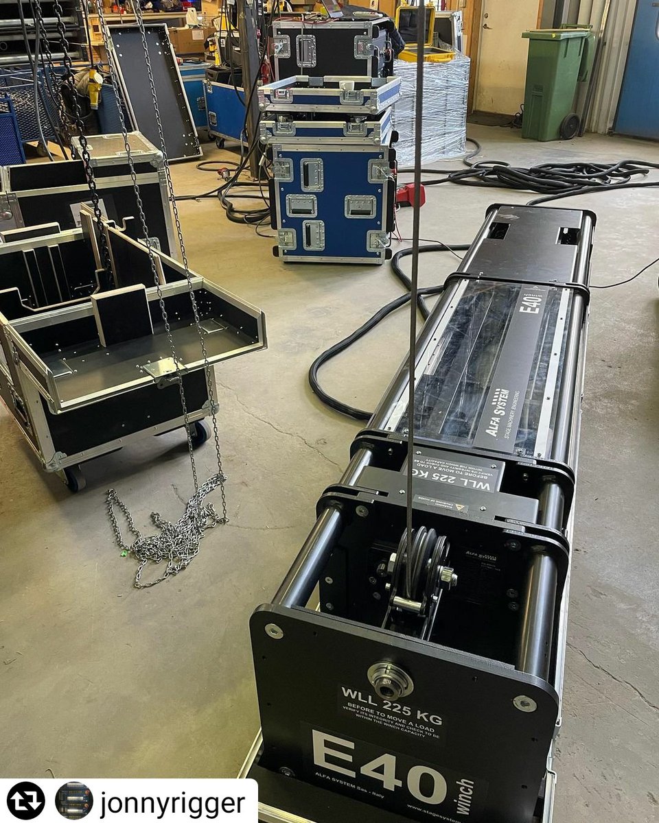 stagesystemIT's tweet photo. What a match: @riggingworks
+ @stagesystemit
winches + @kinesysprojects control

For this and other cool stuff, get in touch or visit us at @pls_frankfurt

#StageAutomation #StageMachinery #StageTechnology #TheatreAutomation #EntertainmentWinches

#MovingToEntertain https://t.co/kZVax09TiO